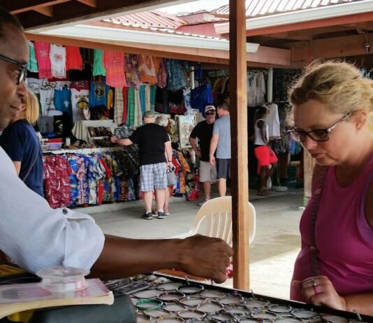 Female tourist patronises a craft vendor in Castries.