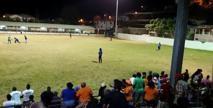 Spectators watch walaba tournament in Canaries.