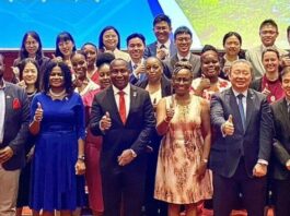 Saint Lucia Ambassador to Taiwan Robert Kennedy Lewis (front row, fourth from left) and Deputy Minister of Foreign Affairs Yui Tar-ray (front row, third from right) at the book donation ceremony Tuesday. CNA photo May 30, 2023