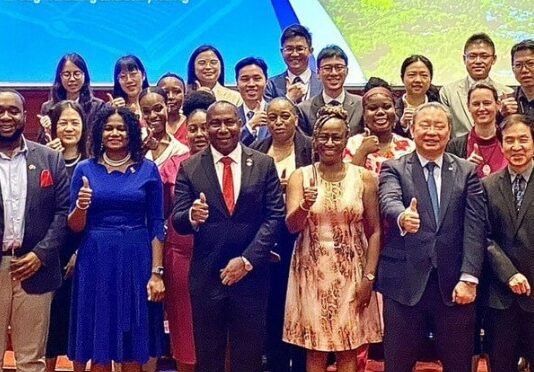 Saint Lucia Ambassador to Taiwan Robert Kennedy Lewis (front row, fourth from left) and Deputy Minister of Foreign Affairs Yui Tar-ray (front row, third from right) at the book donation ceremony Tuesday. CNA photo May 30, 2023