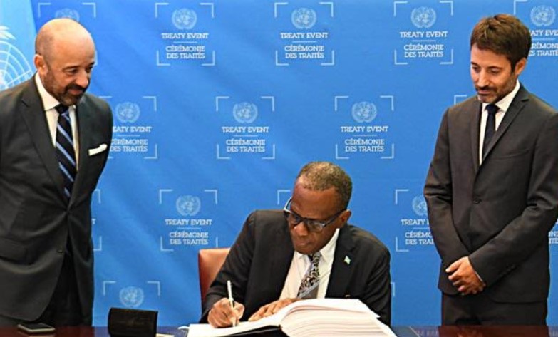 Prime Minister Philip J. Pierre signs High Seas treaty.