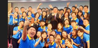 Minister of Foreign Affairs Joseph Wu, center wearing suit, poses for a photograph with Taiwanese students headed to Saint Lucia for 10 days on an exchange visit.