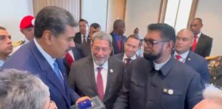 Presidents Ali and Maduro exchange gifts at CELAC summit.