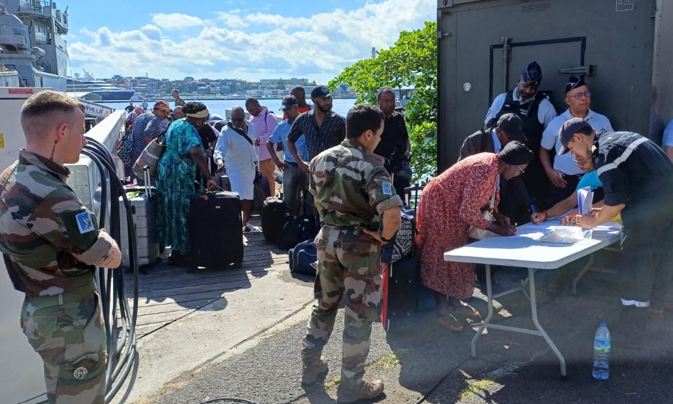 Evacuees from Haiti arrive in Martinique