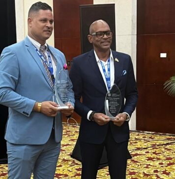 Saint Lucia receives CHTA Award.