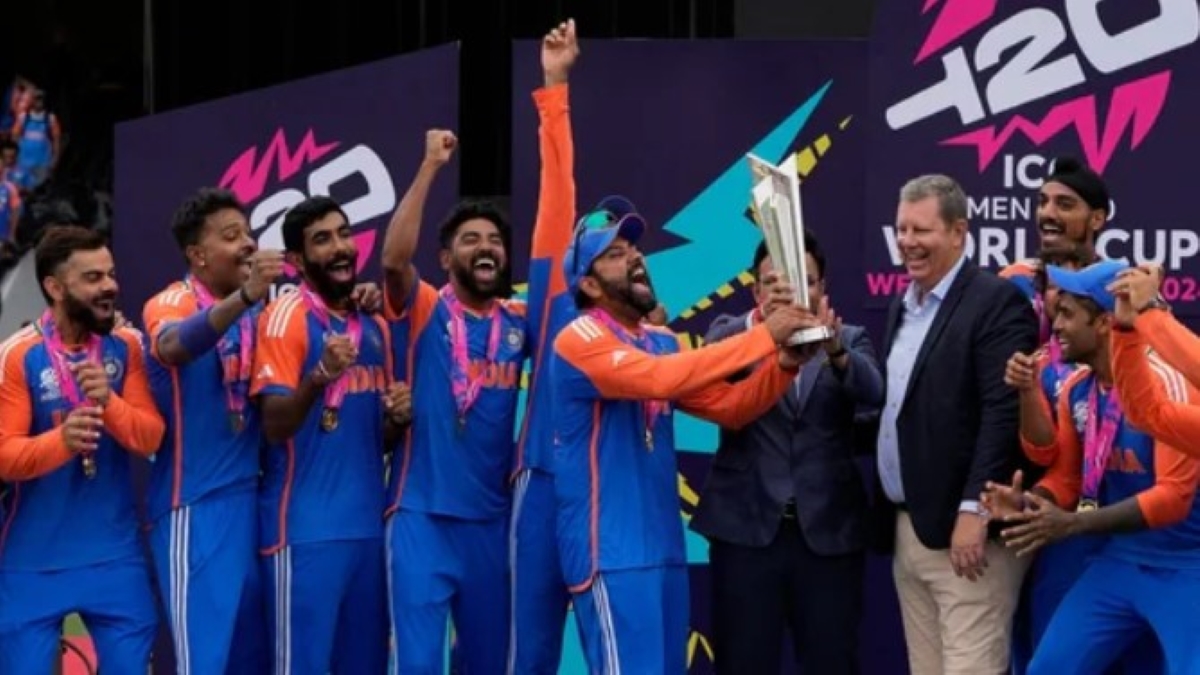 Indian team celebrates T20 world cup victory.