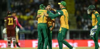 South African cricketers celebrate win.