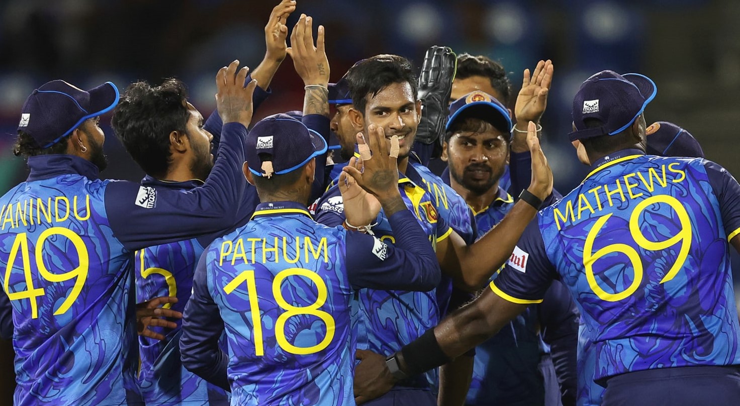 Victorious Sri Lanka team celebrates.