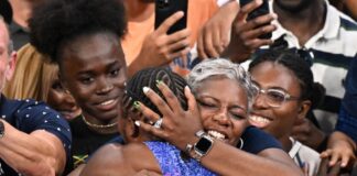 Noah Lyles mother embraces him.