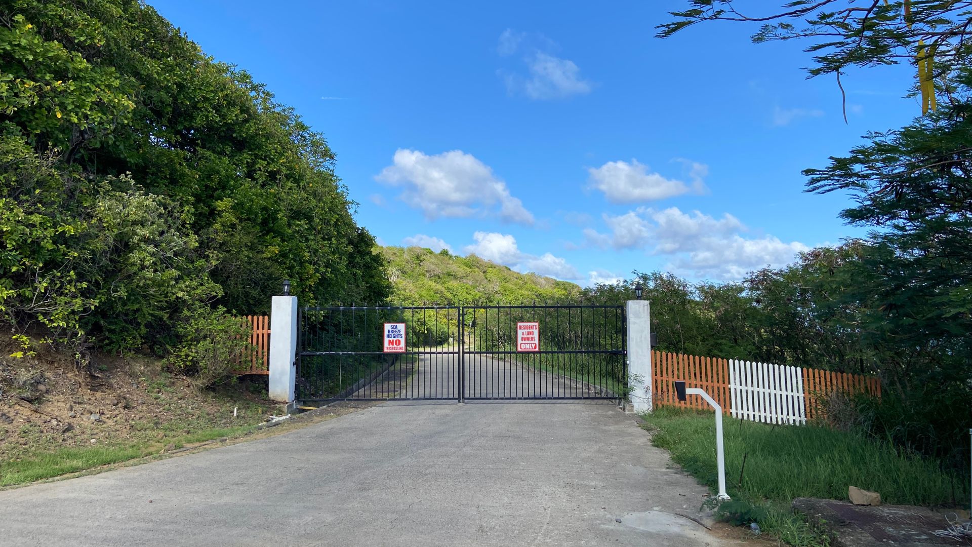 Who owns ‘the moon’? Gate closure rekindles debate over public access in Cap Estate