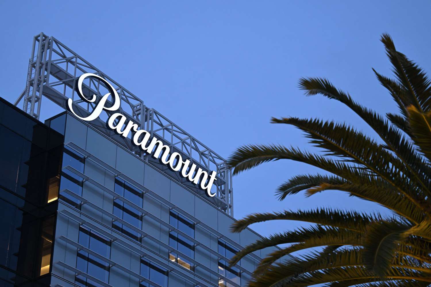 Paramount pursues a bidding war for Warner Bros. Discovery